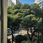 Apartamento A 300 Metros Da Praia De Copacabana